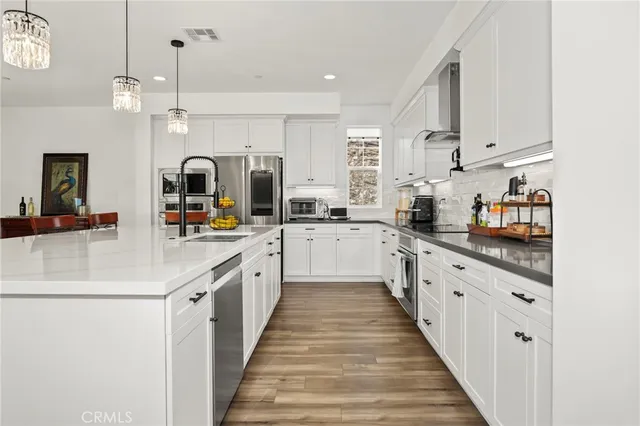 $1,125,000 | 39601 Marina Court, Palmdale, CA 93551