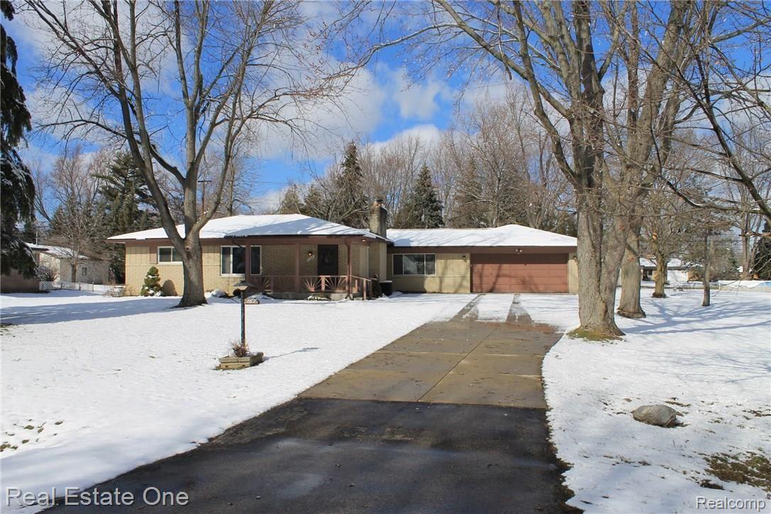 167 Booth Road Troy, MI 48085 - Photo 1 of 30 IMG_1357.JPG