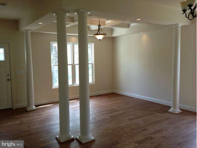 11 Leeland Road Edgewater, MD 21037 - Photo 5 of 30 Living Room