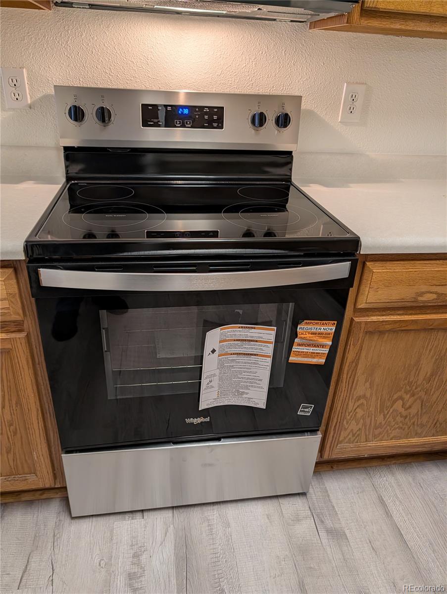 3261 South Waco Court, Unit B Aurora, CO 80013 - Photo 19 of 21 a stove top oven sitting inside of a appliances