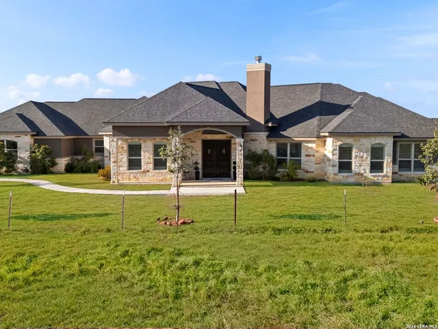 $950,000 | 1530 County Road 132, Floresville, TX 78114