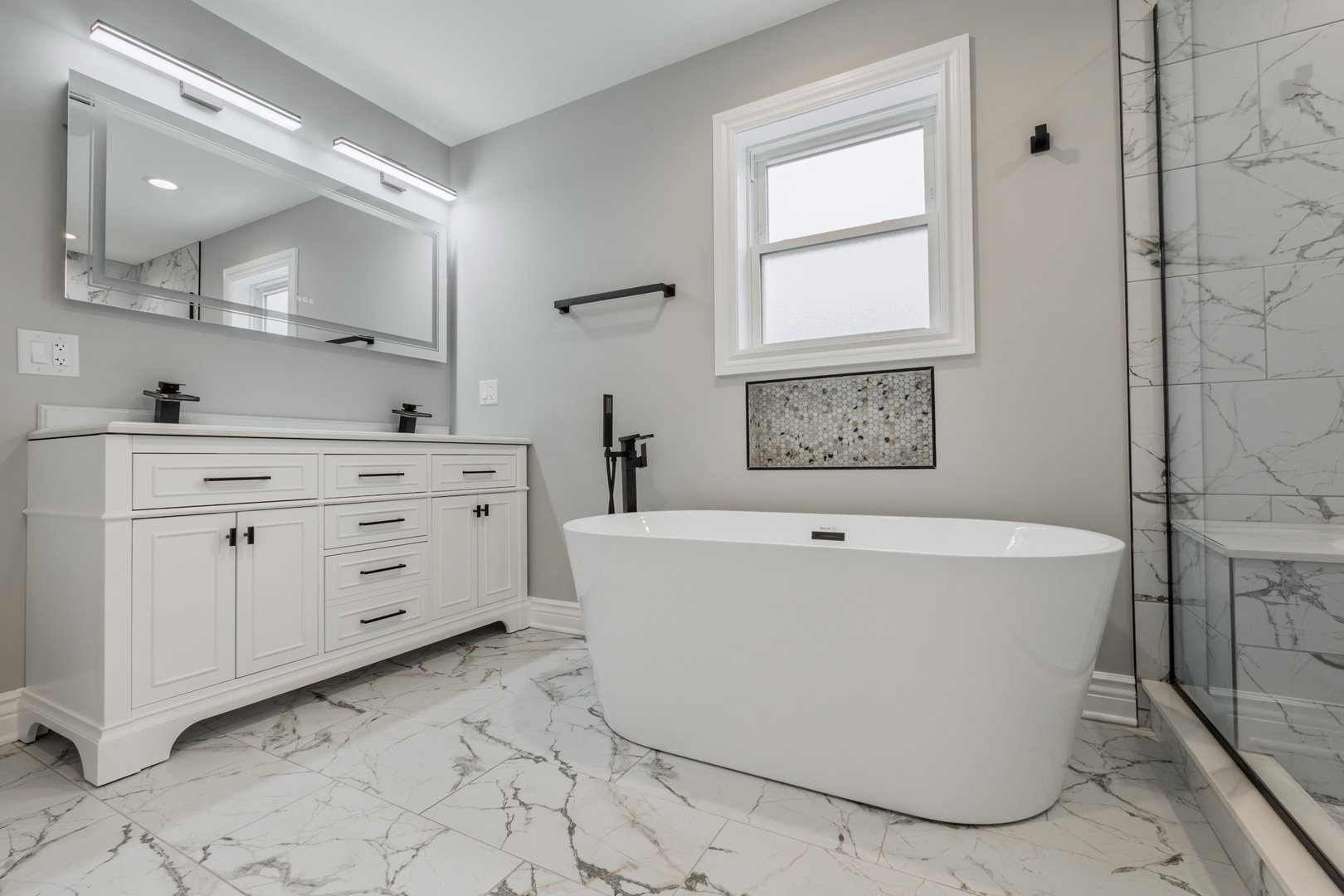 2252 Northgate Avenue North Riverside, IL 60546 - Photo 27 of 46 a view of a bathroom with bathtub