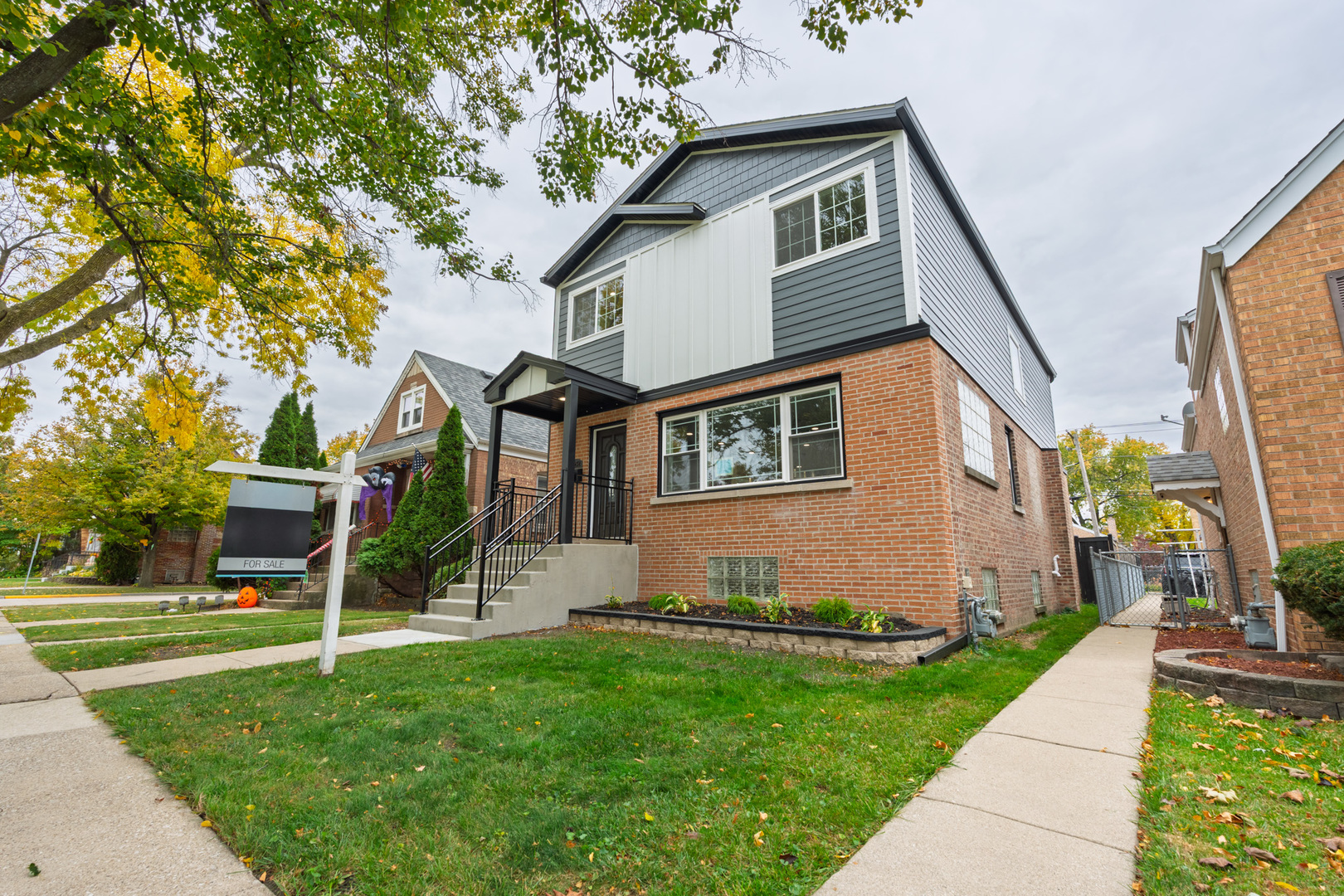 2252 Northgate Avenue North Riverside, IL 60546 - Photo 3 of 46 a front view of a house with a yard