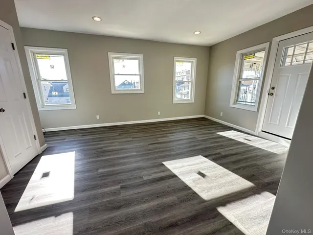 $2,900 | 149 West Market Street, Unit 2, Long Beach, NY 11561