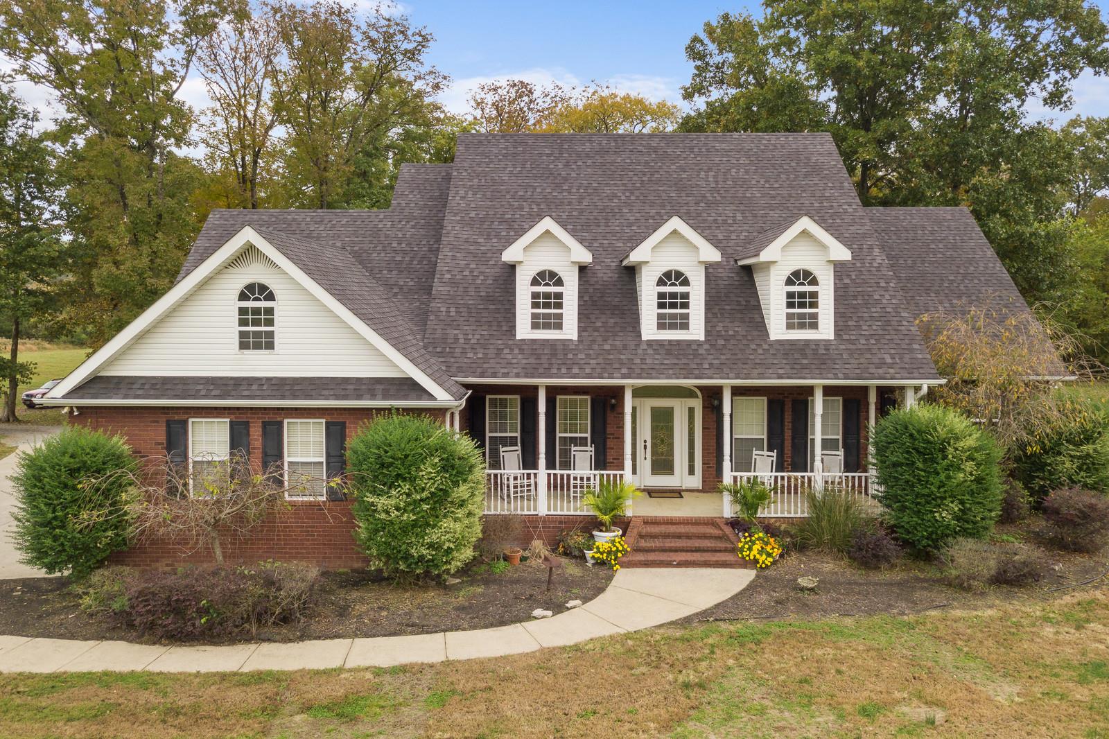 628 Rocky Valley Road Lebanon, TN 37090 - Photo 3 of 30 a front view of a house with garden