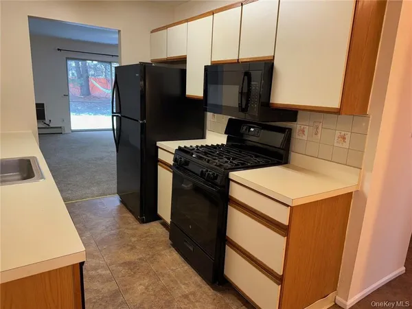 $2,650 | 100 Hillside Drive, Unit G8, Middletown, NY 10941
