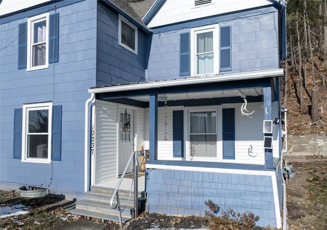 $159,900 | 10237-41 Oakwood Drive, Painted Post, NY 14870