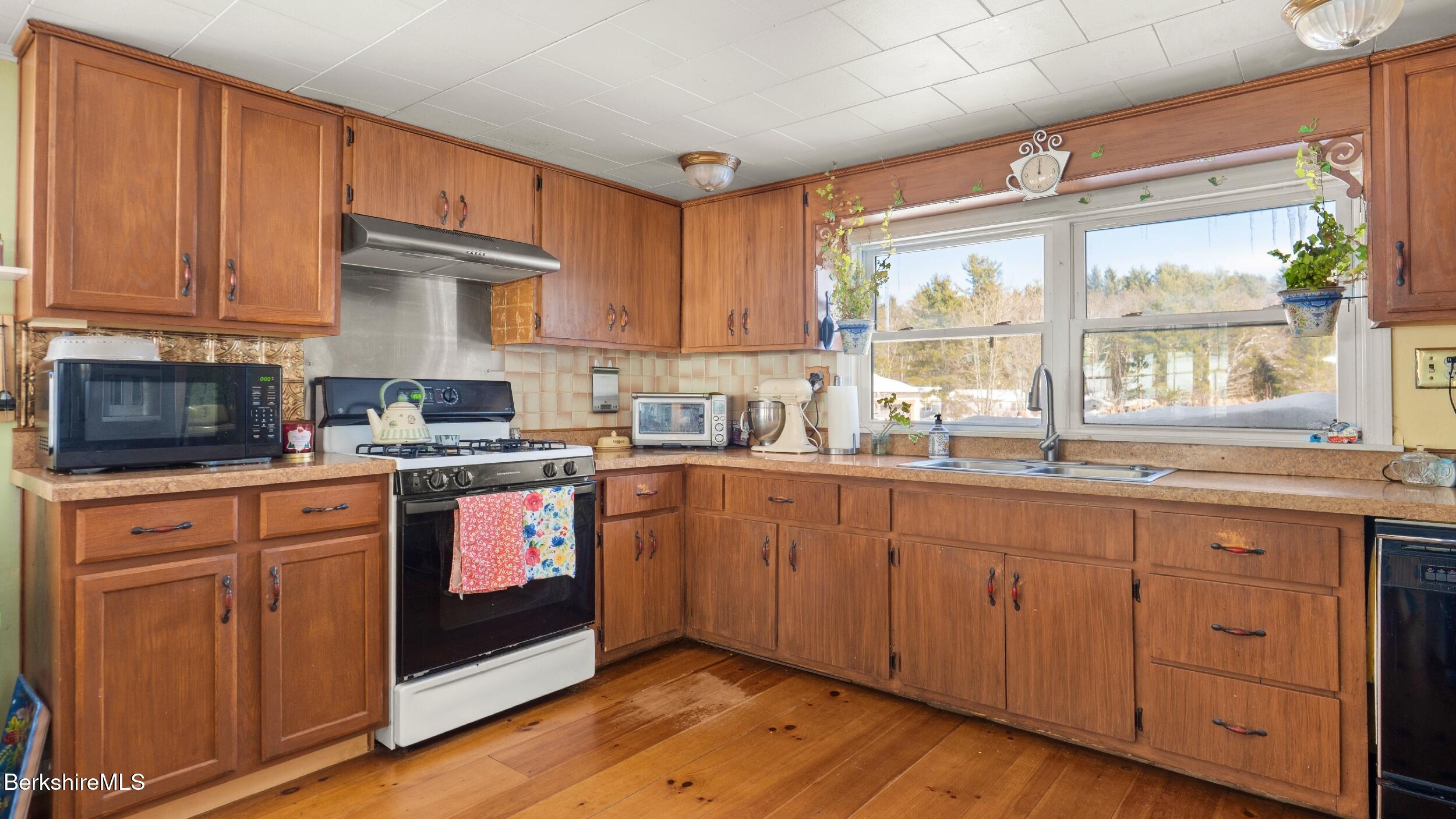 93 South Main Road Otis, MA 01253 - Photo 8 of 27 kitchen