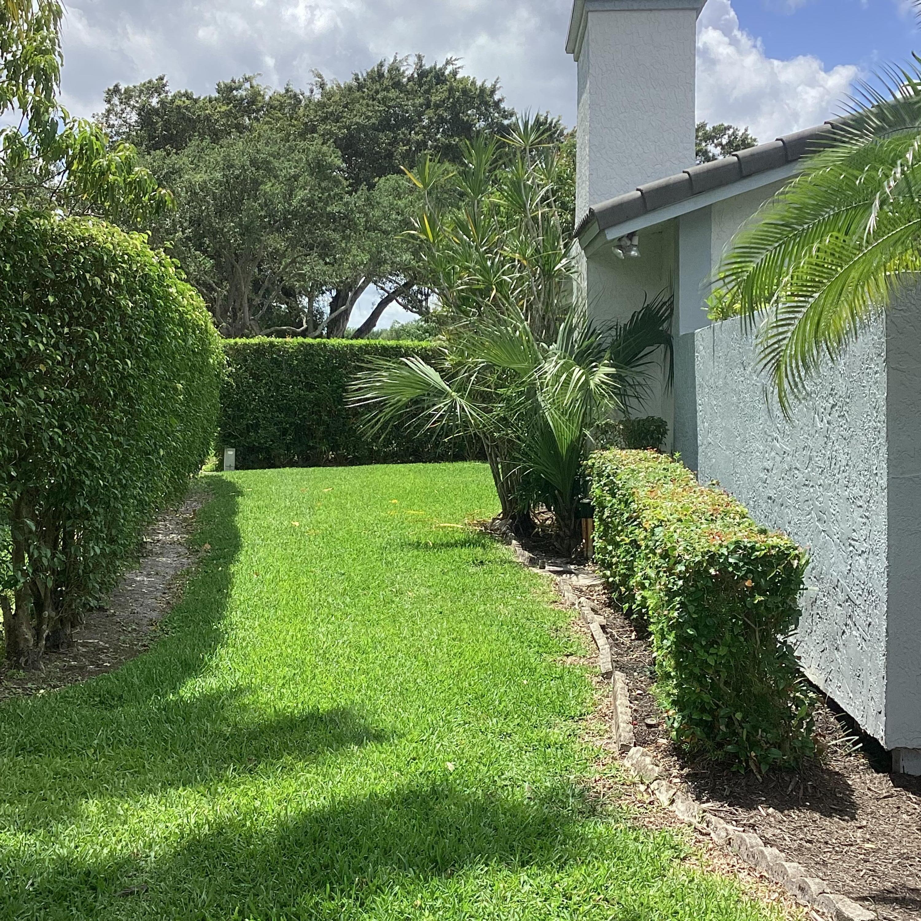 10496 Augusta Court Boca Raton, FL 33498 - Photo 38 of 41 Side Left Yard