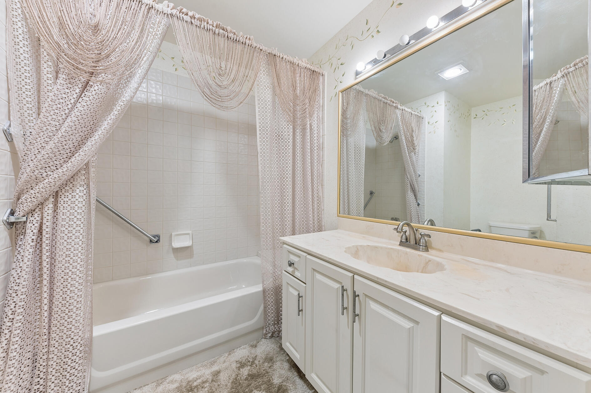 10197 Kinswood Road Boynton Beach, FL 33437 - Photo 11 of 15 Primary Bathroom