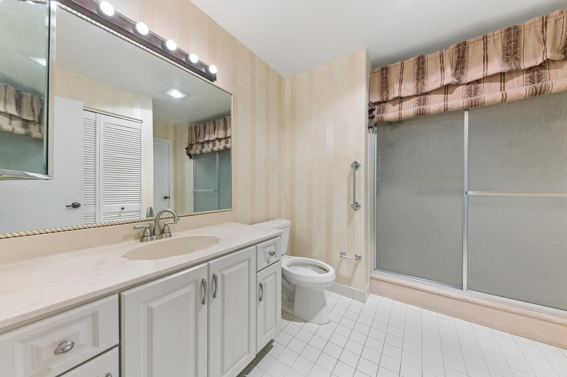 10197 Kinswood Road Boynton Beach, FL 33437 - Photo 13 of 15 Second Bathroom