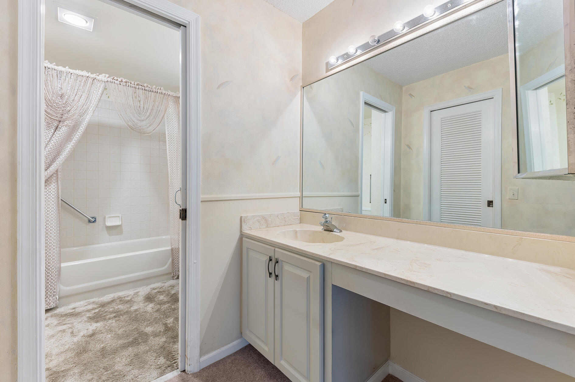 10197 Kinswood Road Boynton Beach, FL 33437 - Photo 10 of 15 Primary Bathroom