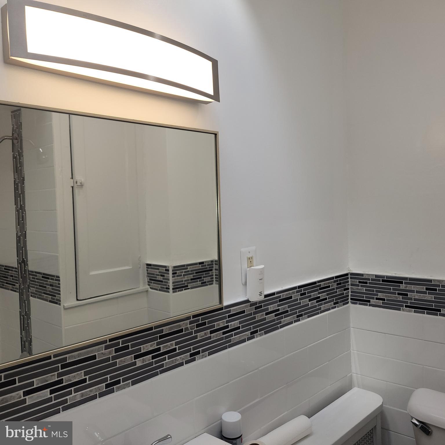 3927 North 17th Street Philadelphia, PA 19140 - Photo 6 of 8 a bathroom with a bathtub and a shower