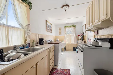 $1,195,000 | 23 Willow Street, Newport, RI 02840