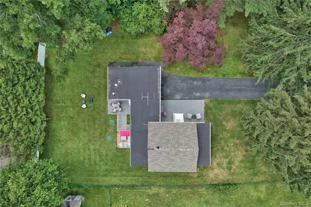 a picture of a wall space of a building