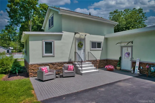 $525,000 | 7 Didio Lane, Montgomery, NY 12549