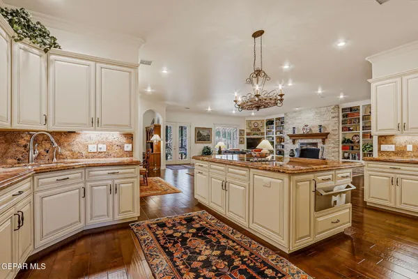 $910,000 | 5018 Columbine Street, El Paso, TX 79922