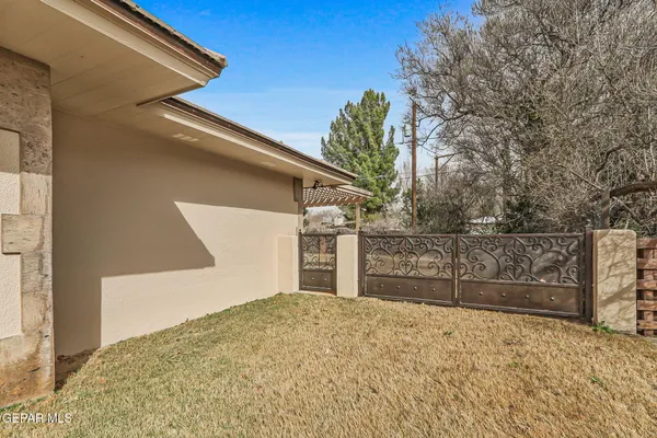 $910,000 | 5018 Columbine Street, El Paso, TX 79922