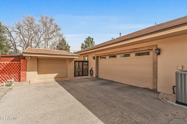 $910,000 | 5018 Columbine Street, El Paso, TX 79922