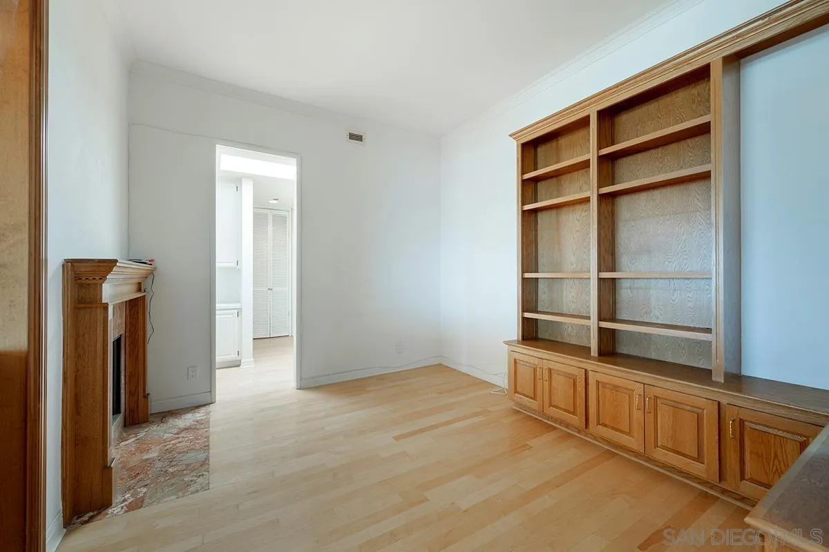 230 West Laurel Street, Unit 1001 San Diego, CA 92101 - Photo 12 of 44 a view of an empty room with cabinet and entryway