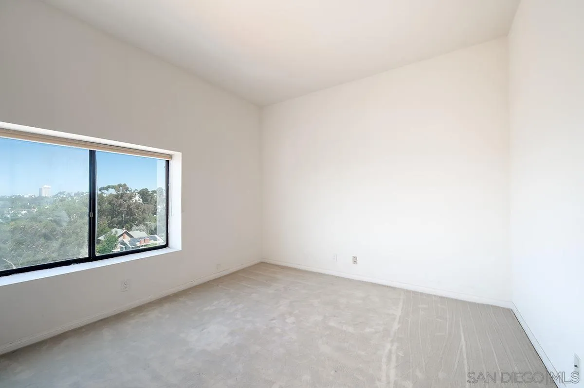 230 West Laurel Street, Unit 1001 San Diego, CA 92101 - Photo 14 of 44 an empty room with a window