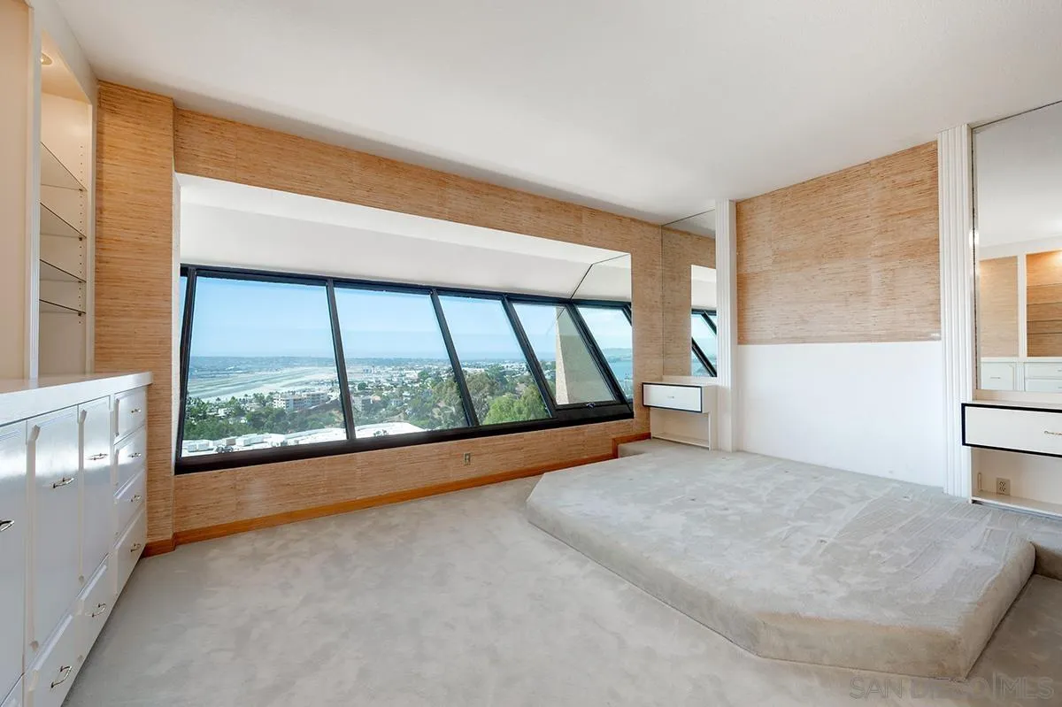 230 West Laurel Street, Unit 1001 San Diego, CA 92101 - Photo 18 of 44 a view of an empty room and window