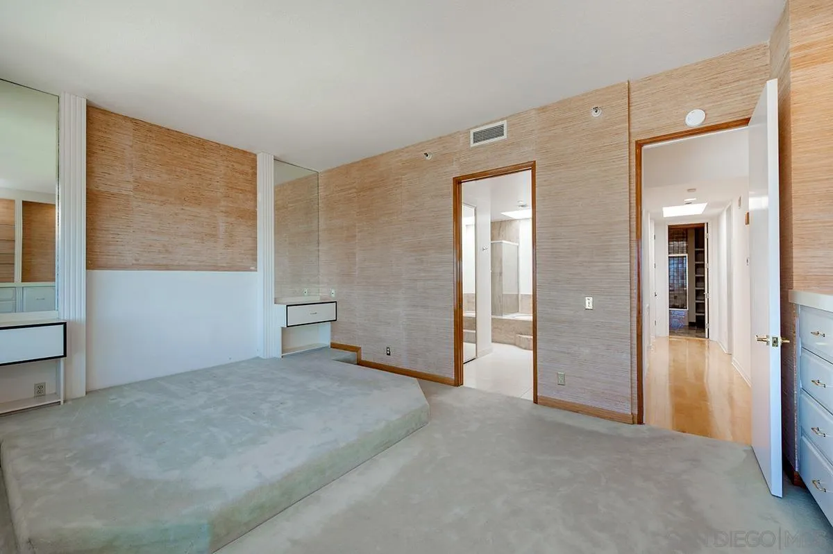 230 West Laurel Street, Unit 1001 San Diego, CA 92101 - Photo 19 of 44 an empty room with closet and windows