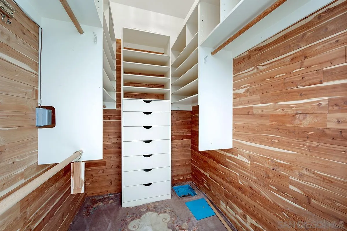 230 West Laurel Street, Unit 1001 San Diego, CA 92101 - Photo 23 of 44 a view of wooden floor and windows