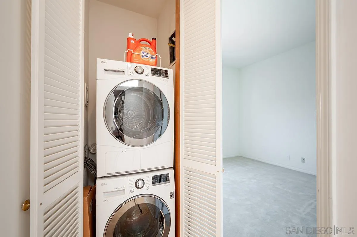 230 West Laurel Street, Unit 1001 San Diego, CA 92101 - Photo 25 of 44 a utility room with dryer and washer