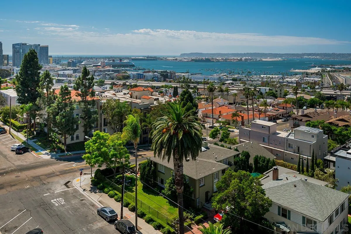 230 West Laurel Street, Unit 1001 San Diego, CA 92101 - Photo 29 of 44 an aerial view of a city