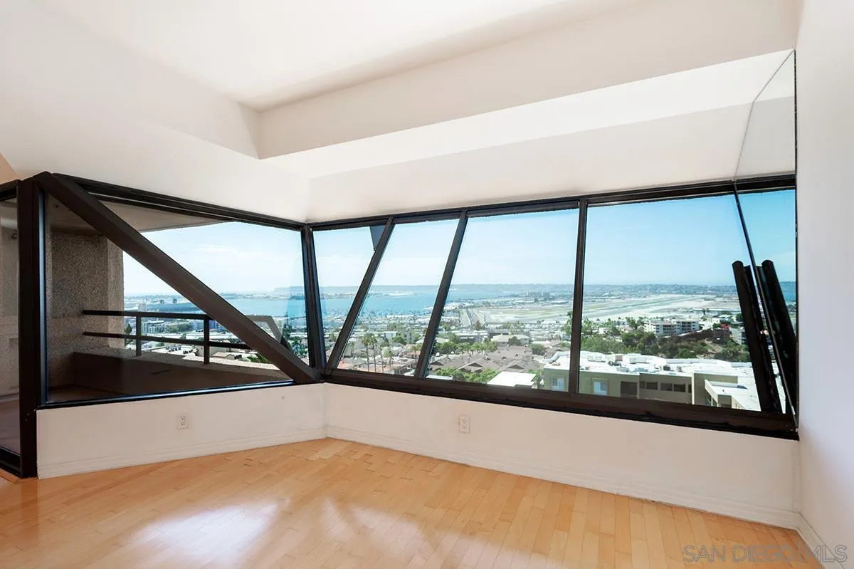 230 West Laurel Street, Unit 1001 San Diego, CA 92101 - Photo 3 of 44 a view of an entryway