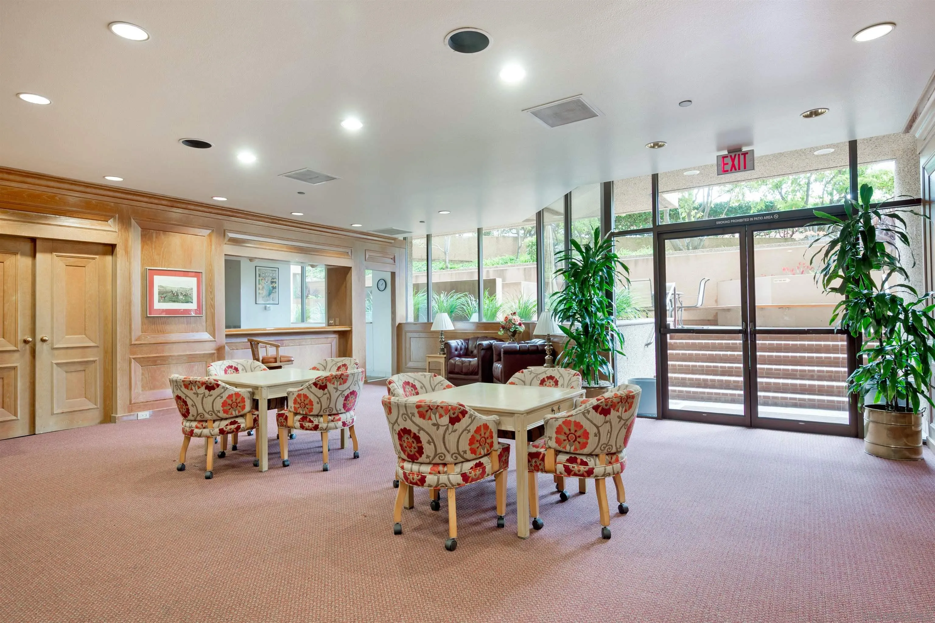 230 West Laurel Street, Unit 1001 San Diego, CA 92101 - Photo 32 of 44 a outdoor space with furniture and potted plants