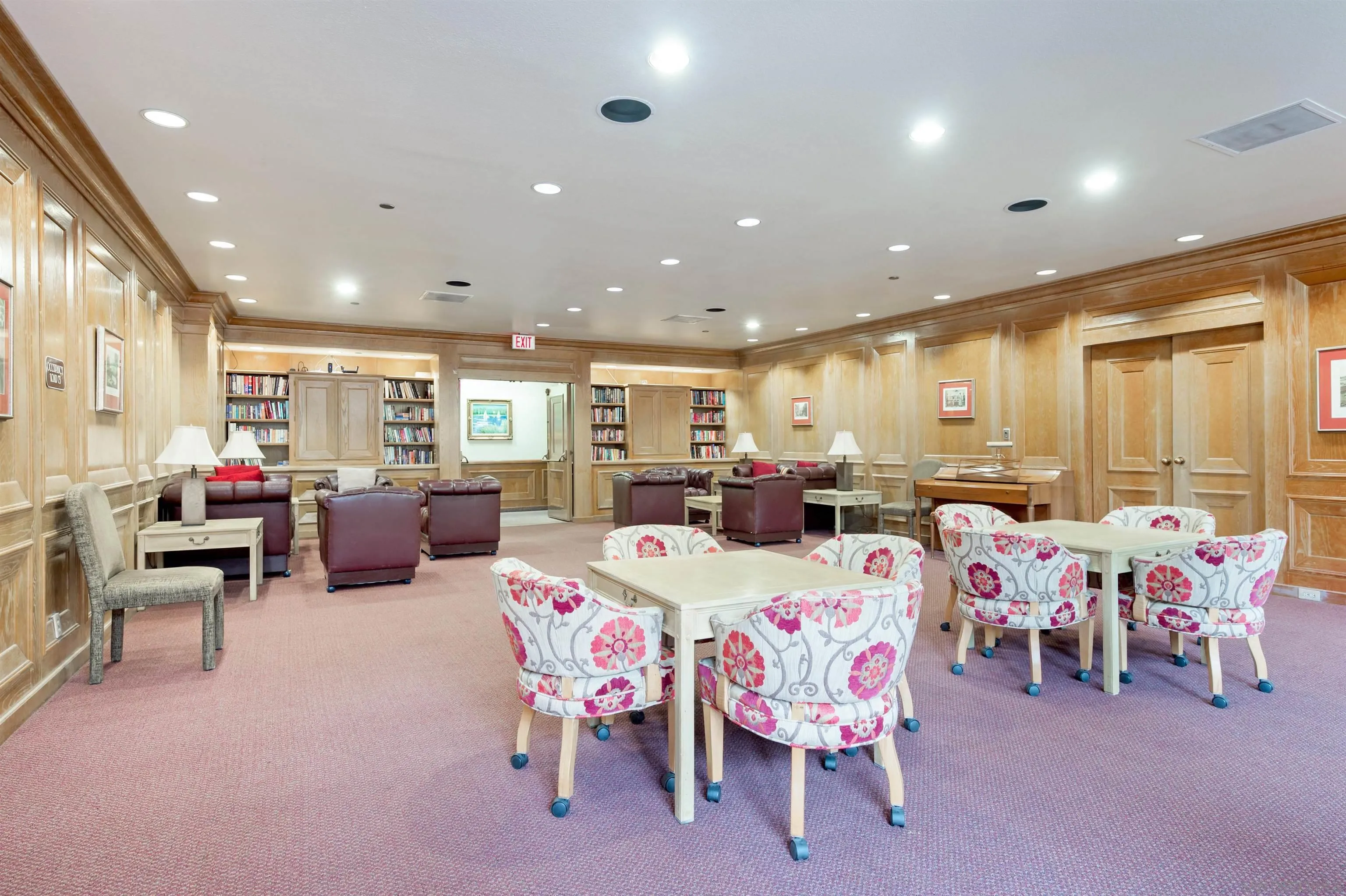 230 West Laurel Street, Unit 1001 San Diego, CA 92101 - Photo 33 of 44 a large room with lots of furniture