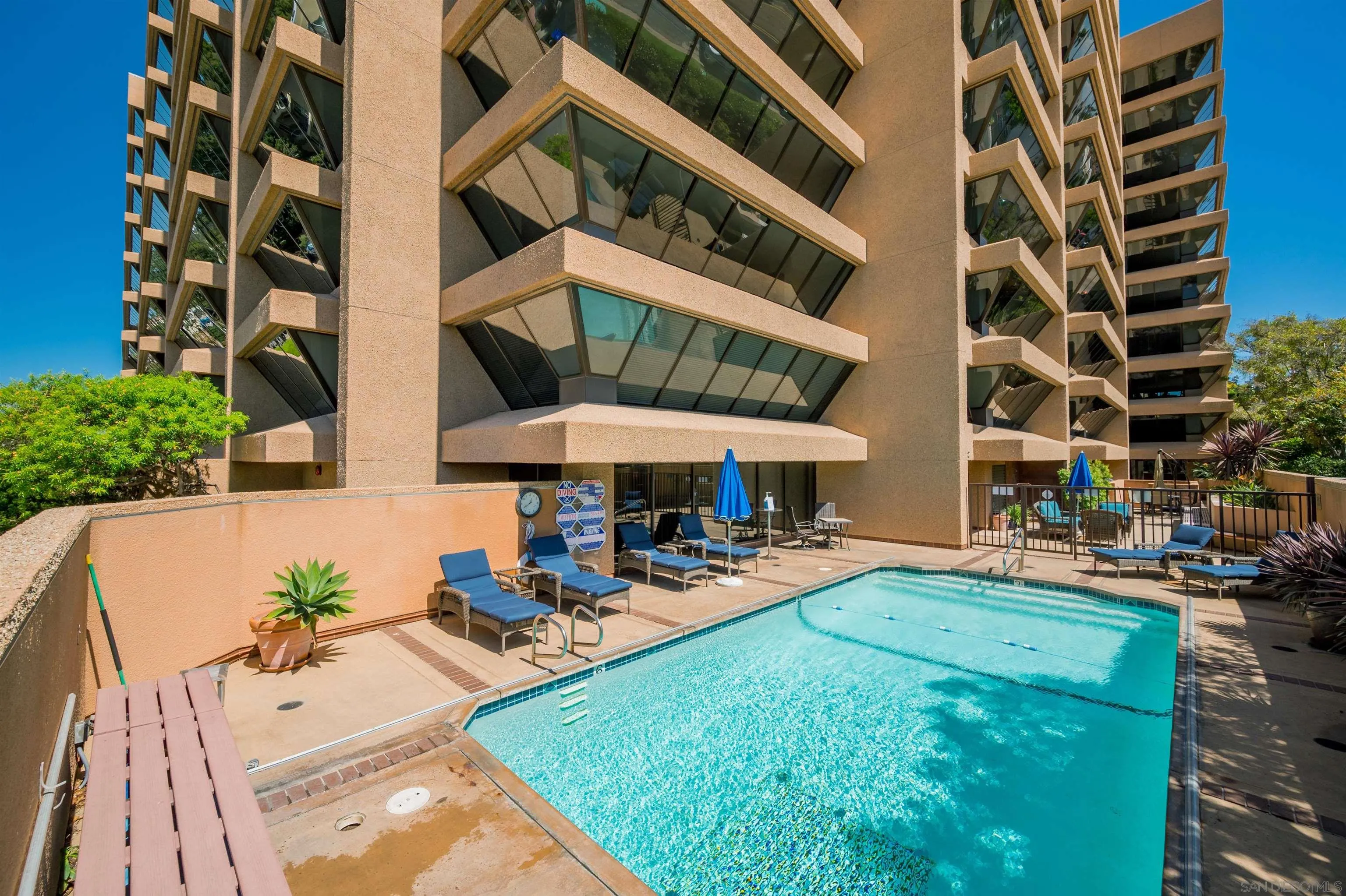 230 West Laurel Street, Unit 1001 San Diego, CA 92101 - Photo 39 of 44 front view of a building with a yard