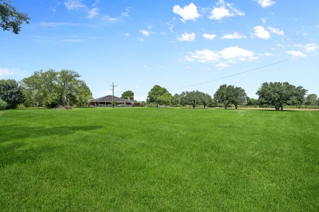 $1,100,000 | 365 Nome Tx 77629, Nome, TX 77629