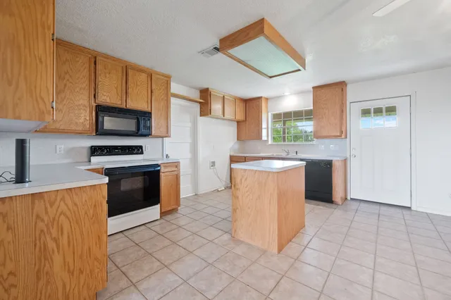 $1,100,000 | 365 Nome Tx 77629, Nome, TX 77629