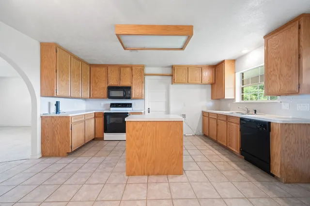 $1,100,000 | 365 Nome Tx 77629, Nome, TX 77629