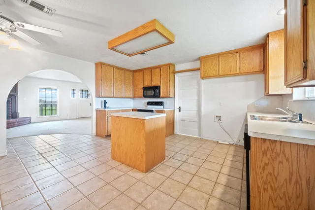 $1,100,000 | 365 Nome Tx 77629, Nome, TX 77629