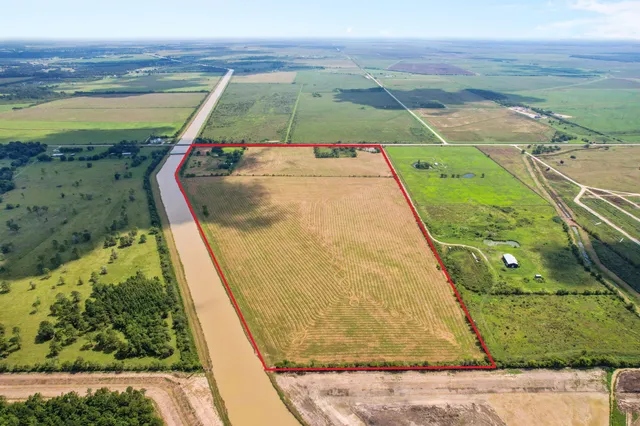 $1,100,000 | 365 Nome Tx 77629, Nome, TX 77629