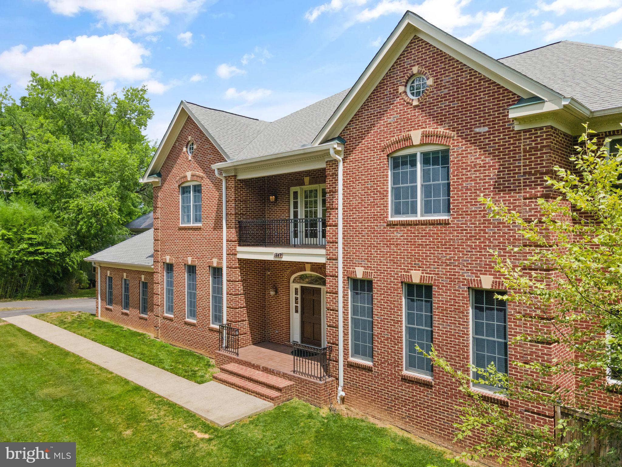 1847 Hunter Mill Road Vienna, VA 22182 - Photo 7 of 149