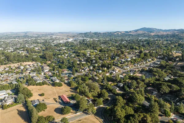 $2,895,000 | 1375 Gossage Avenue, Petaluma, CA 94952