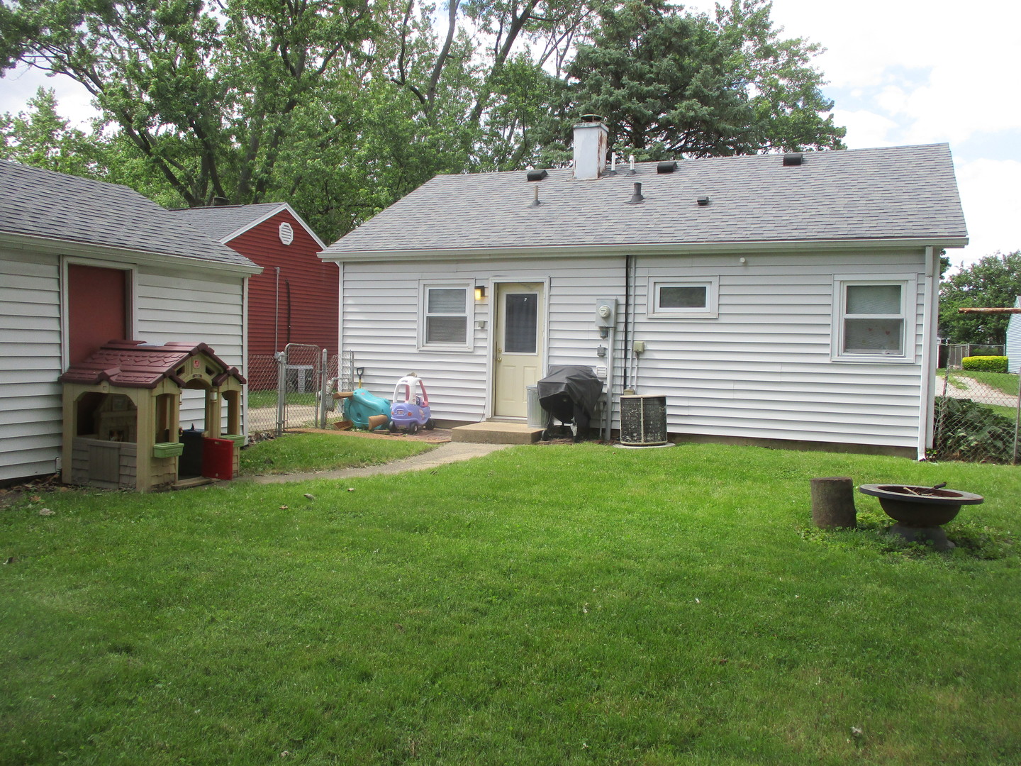 140 Winding Lane Rantoul, IL 61866 - Photo 4 of 5 Gallery Image 4