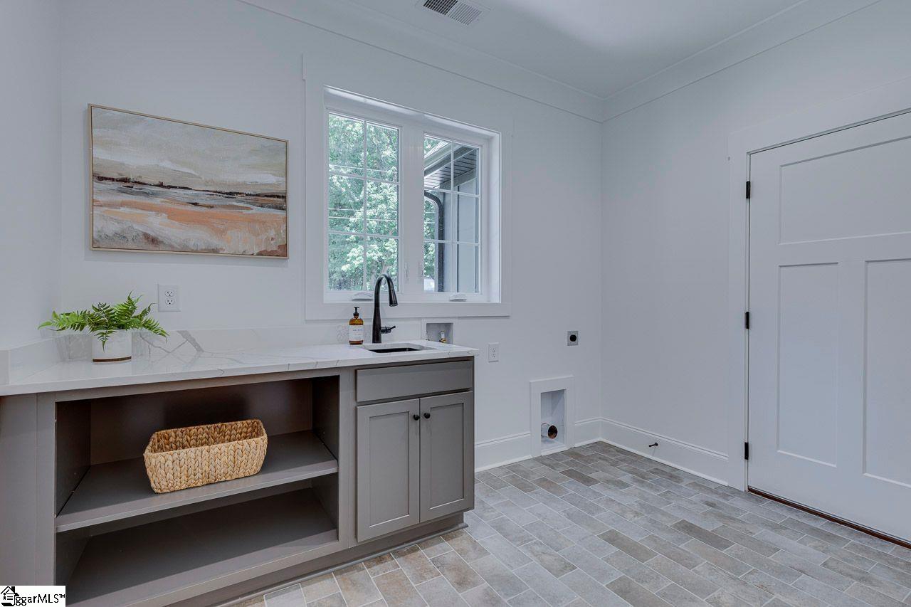 2337 Old Parker Road Greenville, SC 29609 - Photo 11 of 26 Gallery Image 11