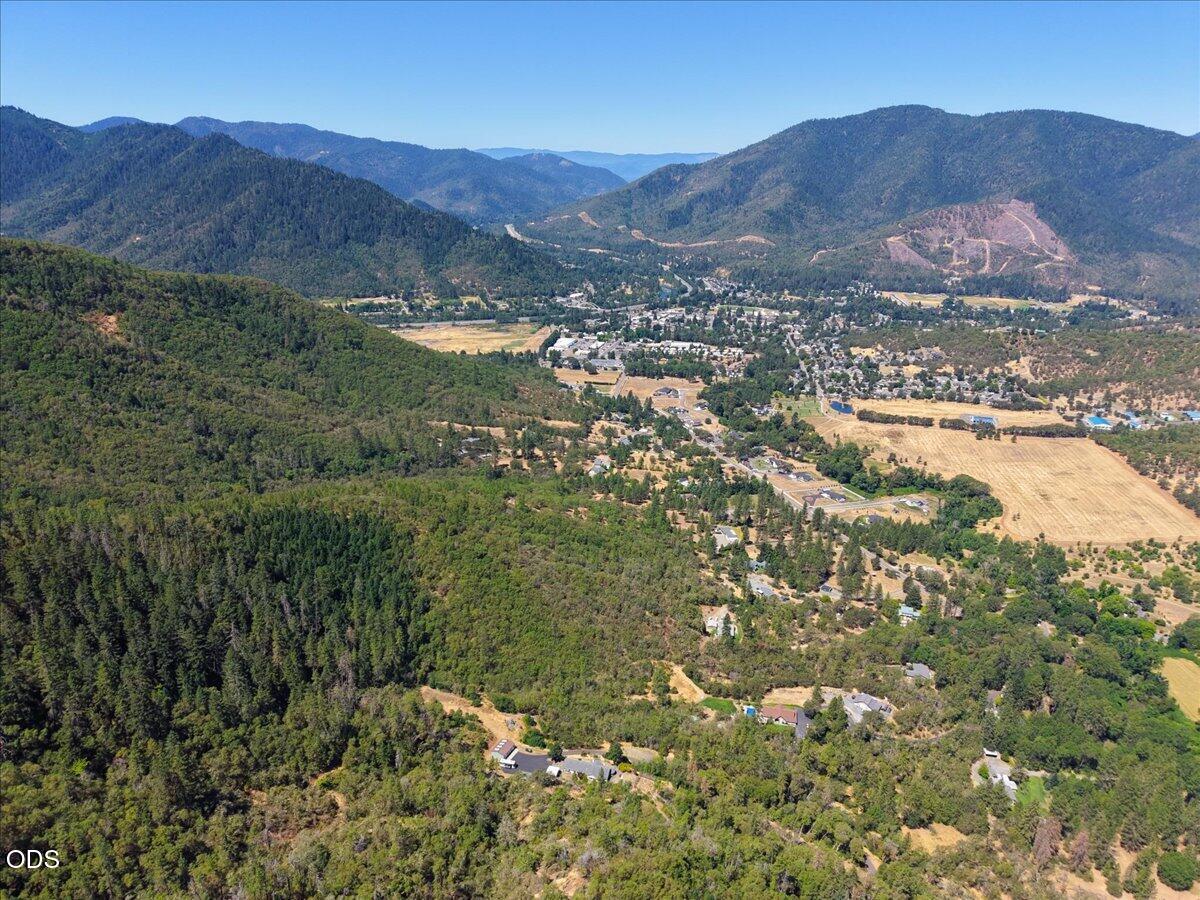 1040 Wards Creek Road Rogue River, OR 97537 - Photo 40 of 44