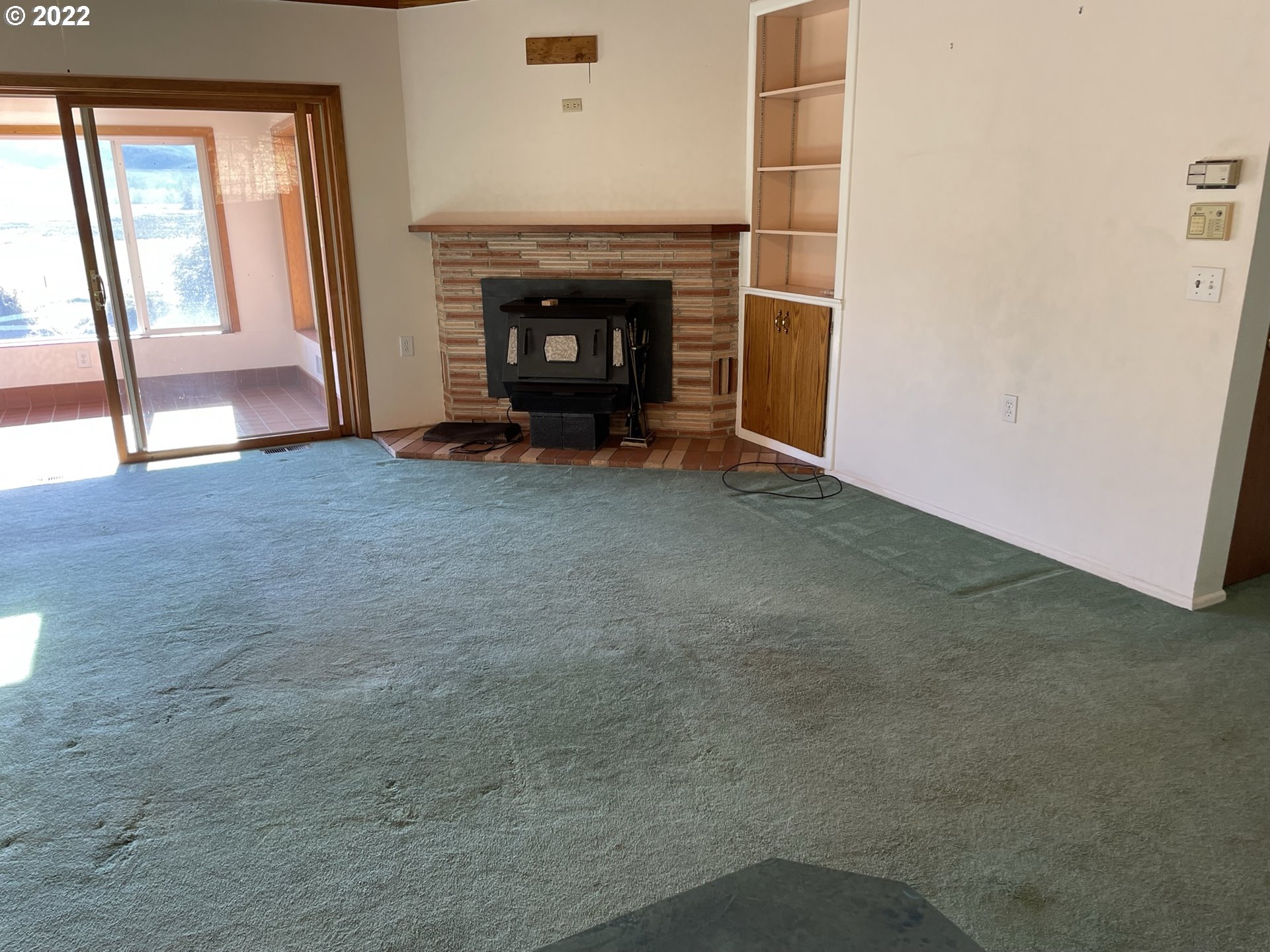 19975 Highway 36 Blachly, OR 97412 - Photo 4 of 32 an empty room with fireplace