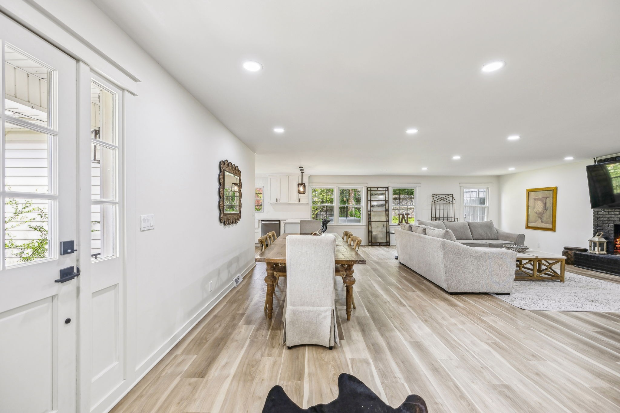 1103 Virginia Avenue Murfreesboro, TN 37130 - Photo 12 of 66 a living room with furniture and a large window