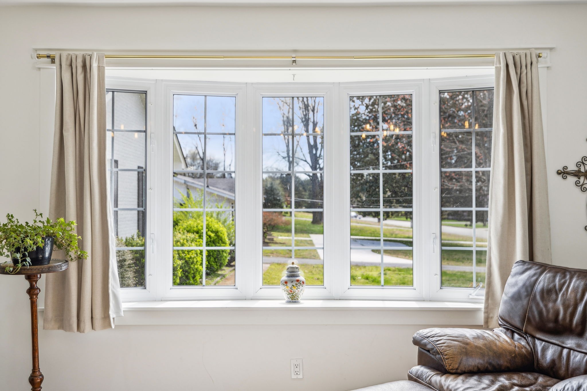 1103 Virginia Avenue Murfreesboro, TN 37130 - Photo 34 of 66 a living room filled with furniture and a large window
