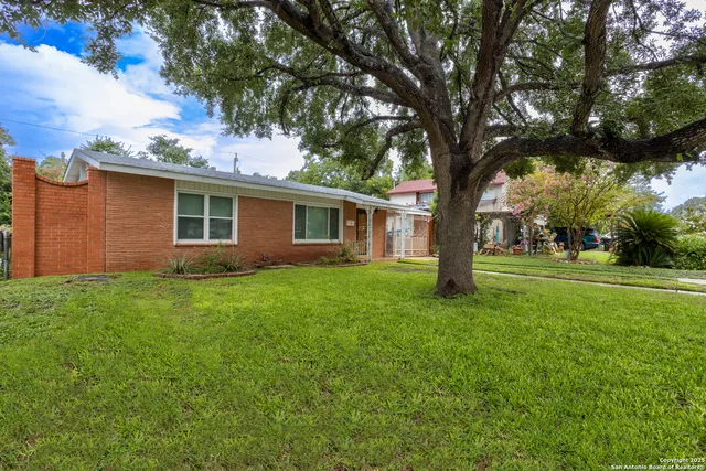 $259,000 | 230 Ravenhill Drive, San Antonio, TX 78214