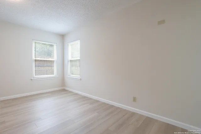 $259,000 | 230 Ravenhill Drive, San Antonio, TX 78214