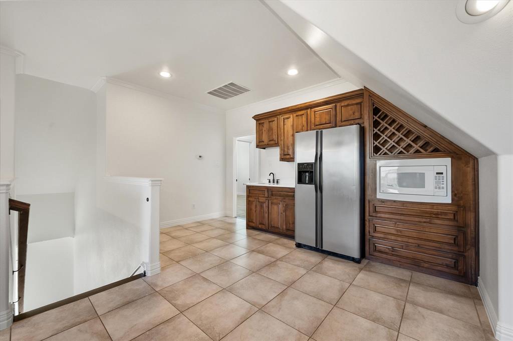 6056 Bennett Lawson Road Mansfield, TX 76063 - Photo 29 of 38 a kitchen with stainless steel appliances a refrigerator and a stove